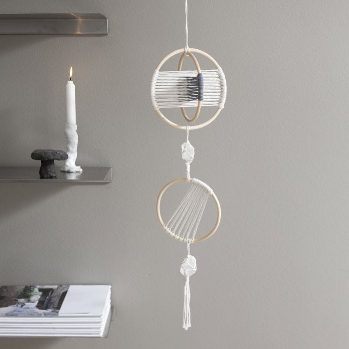 Macramé mobile med bjergkrystaller