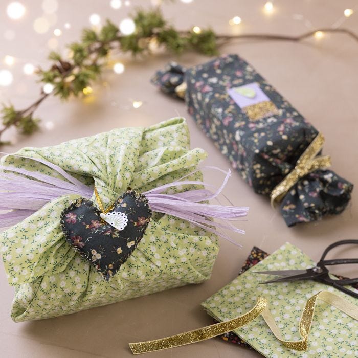 Gaveindpakning med patchworkstof