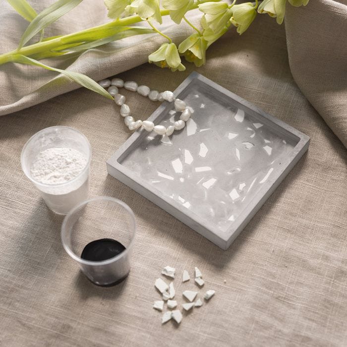 Firkantet bakke med terrazzo 