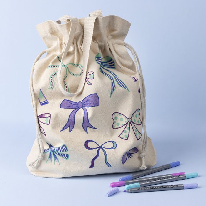 Bag with bows in marker