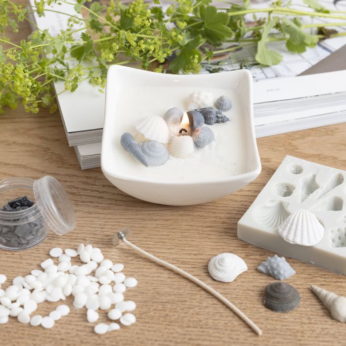 Candle dish with beach shells