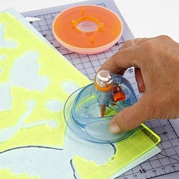 Fiskars Shape Cutter Plus
