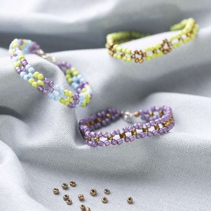 Bracelets with a simple Pattern in Rocaille Seed Beads