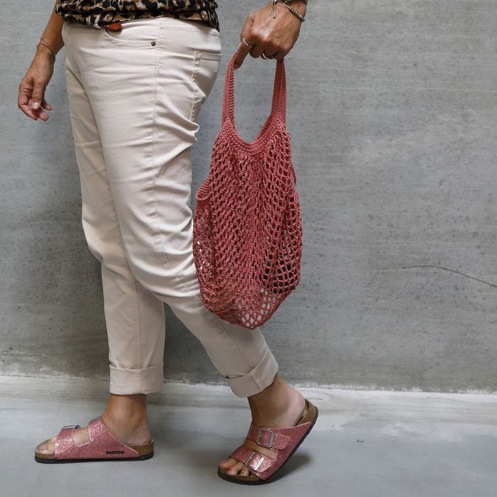 A crocheted shopping bag from cotton yarn