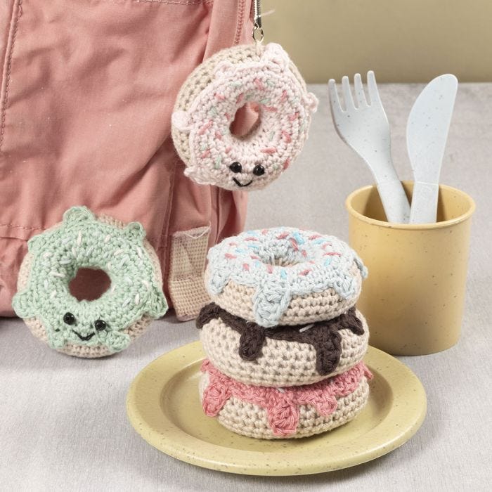 A crocheted doughnut keyring