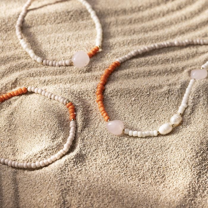Necklace and bracelet with rose quartz and freshwater pearls