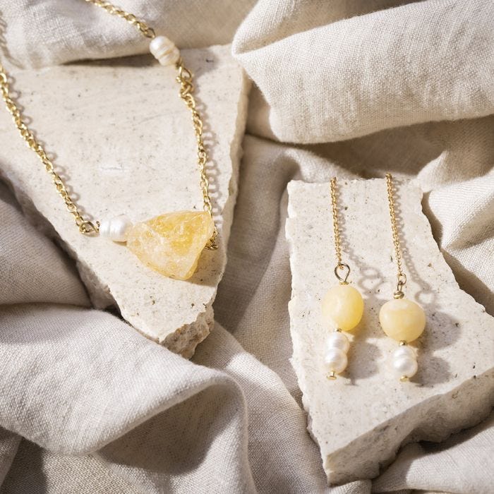 Necklace and earrings with honey calcite and freshwater pearls