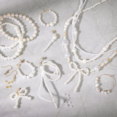 Jewellery with pearlescent white beads