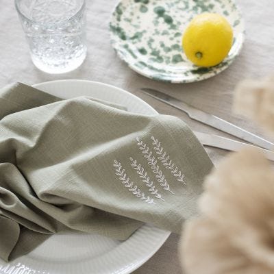 Stofserviet med broderi
