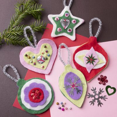 Christmas decorations with felt