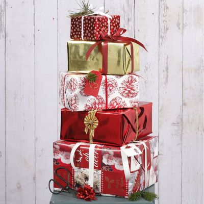 Christmas Gift Wrapping with Vivi Gade Design Paper and Decorations