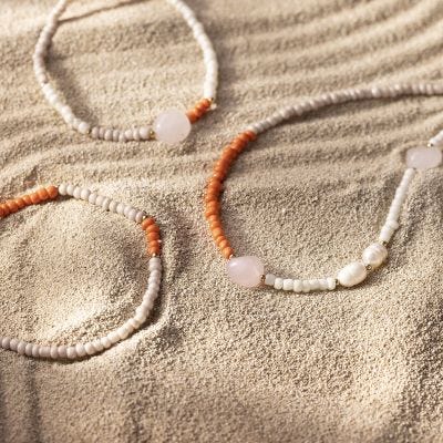 Necklace and bracelet with rose quartz and freshwater pearls