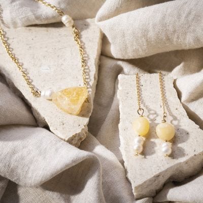 Necklace and earrings with honey calcite and freshwater pearls